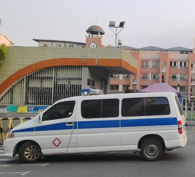 南靖救护车出租护送骨折病人一公里多少钱